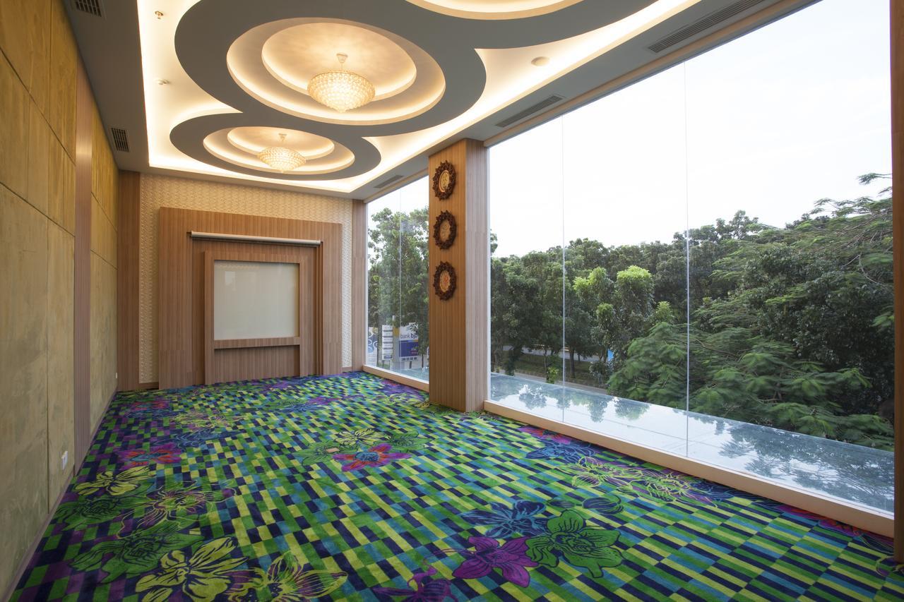 Hotel Ibis Styles Cikarang Exteriér fotografie
