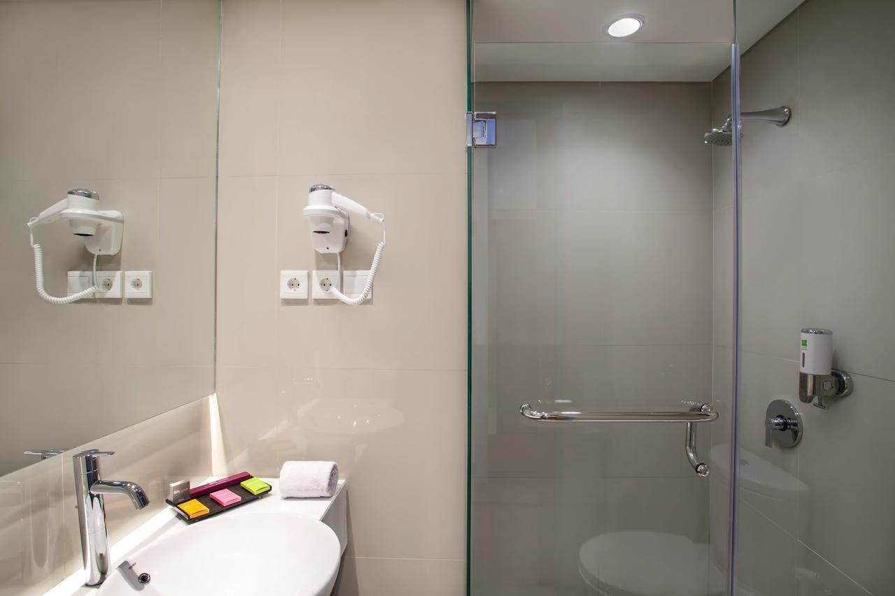 Hotel Ibis Styles Cikarang Bekasi Exteriér fotografie